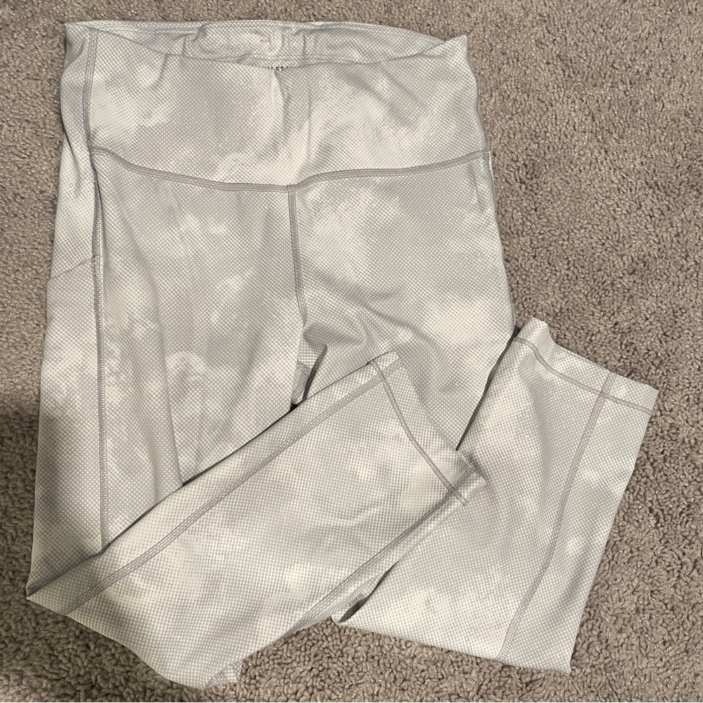 Athleta Gray Patterned Capri Leggings